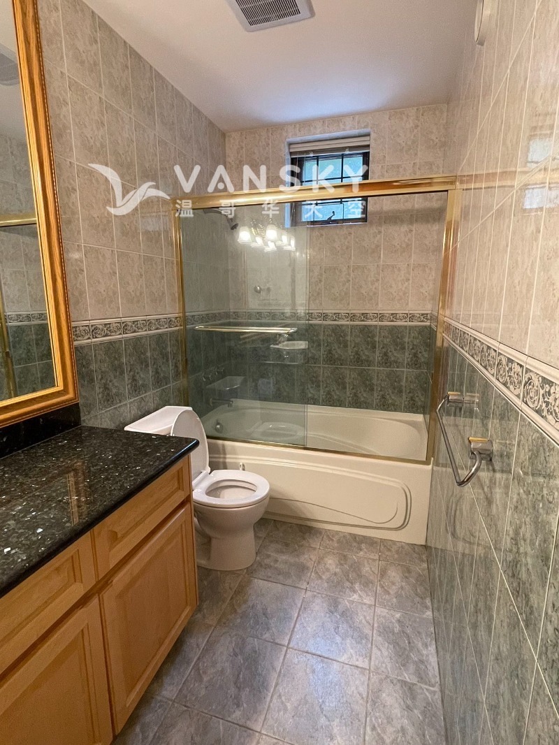 240625111832_RoomOne Bath2.jpg